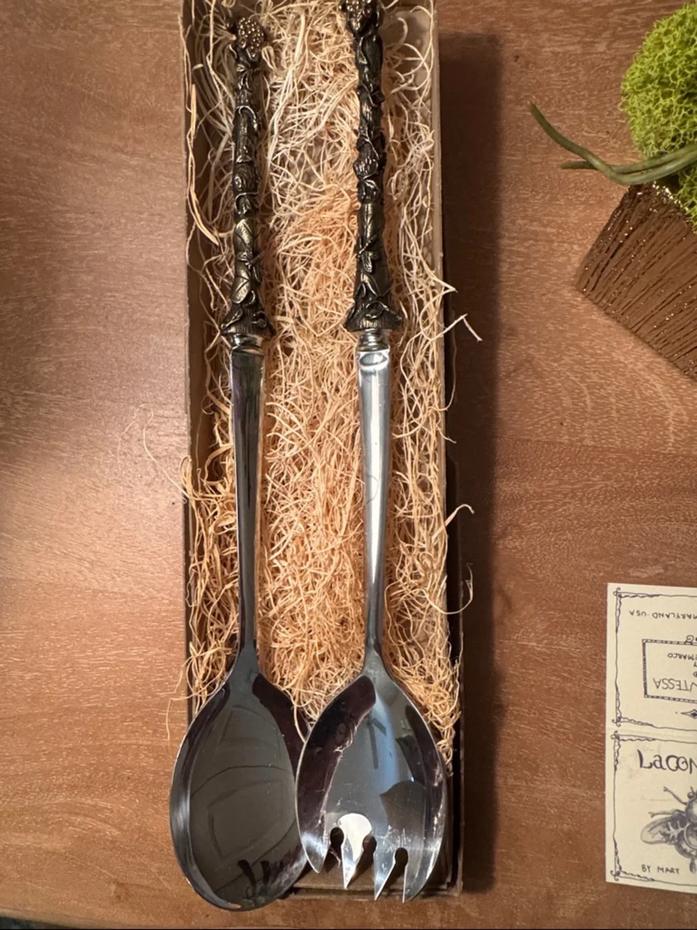 Lacontessa serving set with jeweled frogs